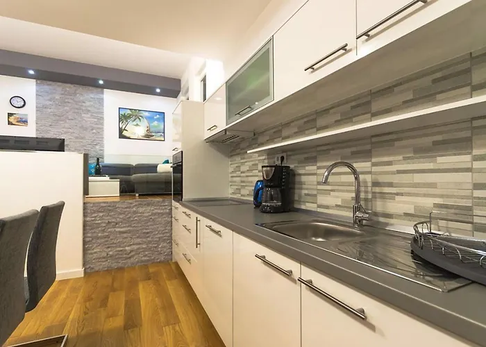 Casa Del Mar Njivice