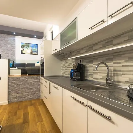 Casa Del Mar Njivice